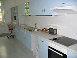 Hellblaue Küchenzeile