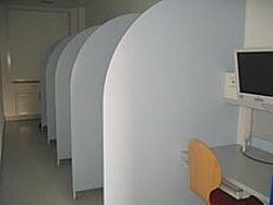 Testplätze mit Trennwänden